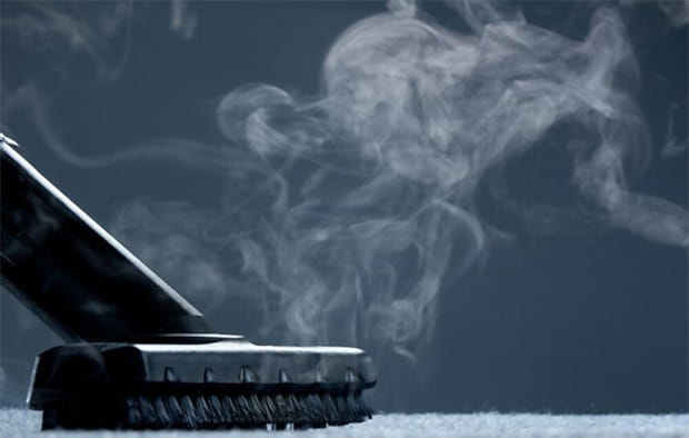 La limpieza con vapor es una forma eficaz de matar los escarabajos de las alfombras