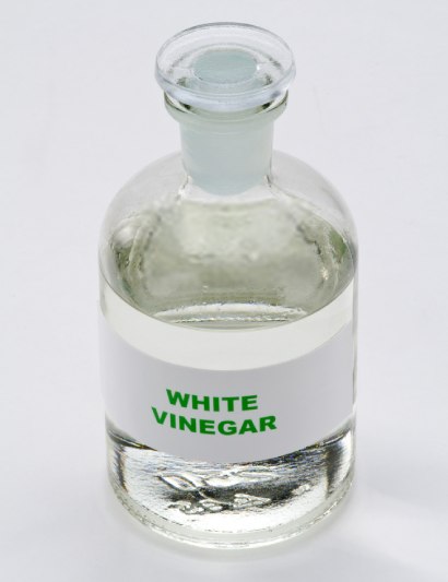 Una taza de vinagre blanco