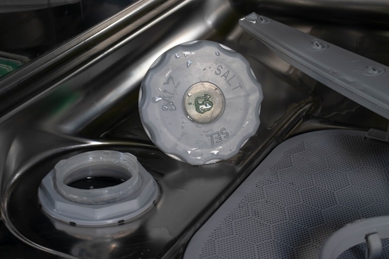 Qué hacer si la tapa de sal de su lavavajillas está atascada Qué hacer si la tapa de sal de su lavavajillas está atascada