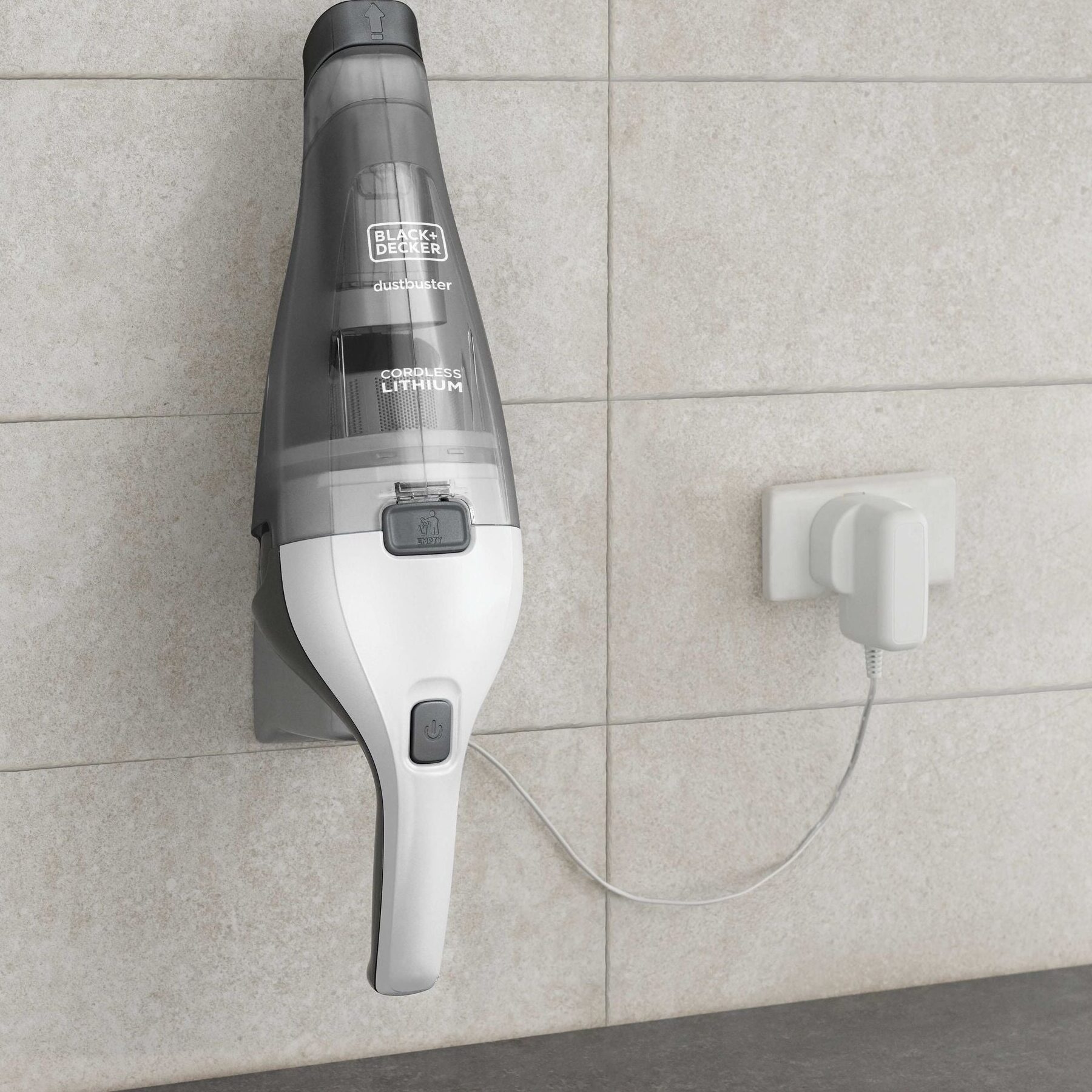 ¿El Dustbuster de Black and Decker no se carga? Aquí está la solución Aspiradora de mano inalámbrica Dustbuster® QuickClean™ |