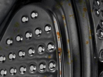 ¿Por qué las camisas blancas se vuelven naranjas? (Resuelto)